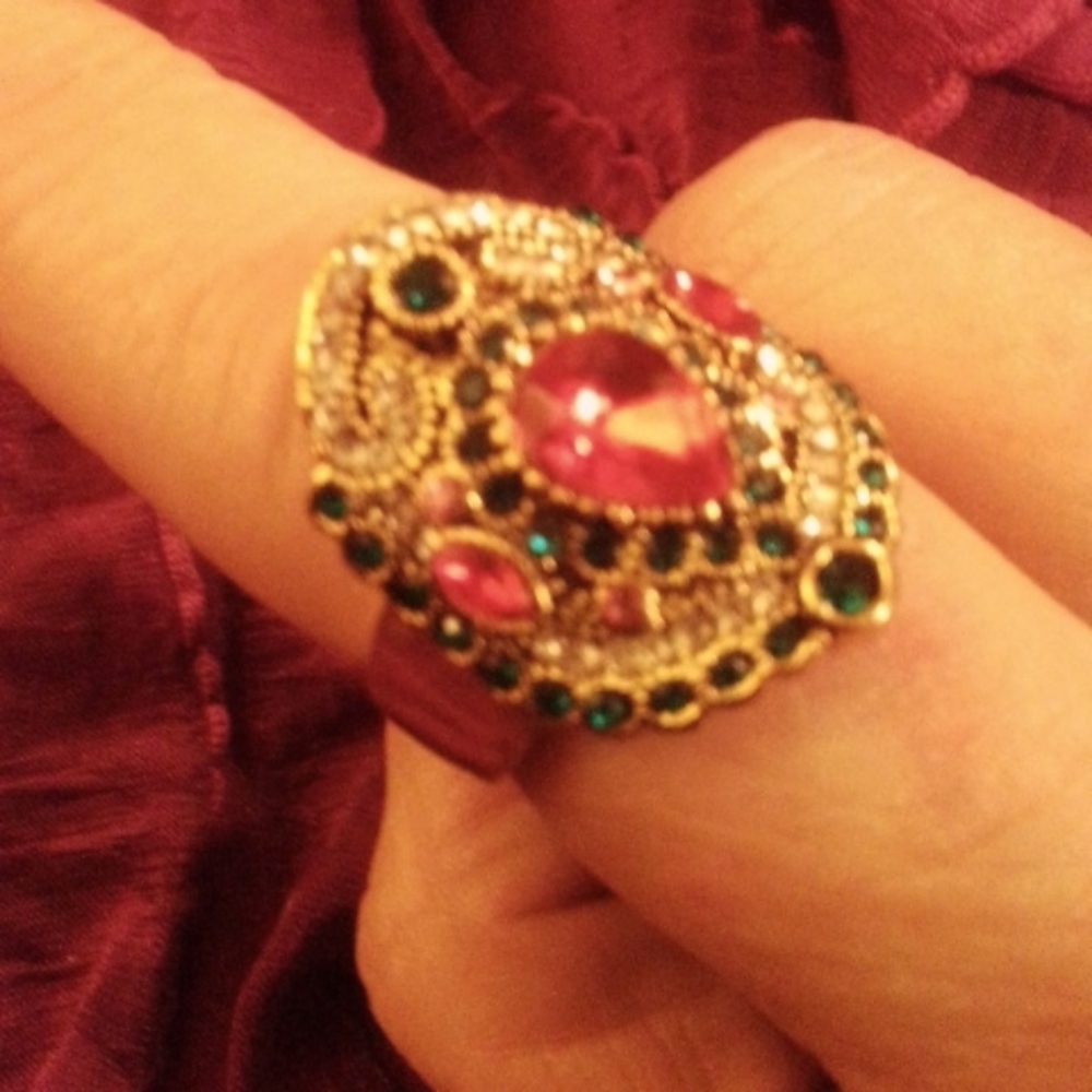 Beautiful Rhinestone Cocktail Ring